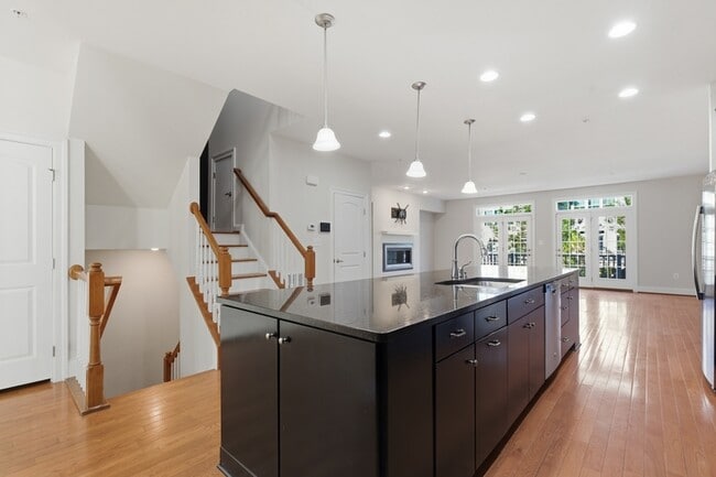 Photo - 15816 Swanscombe Lp