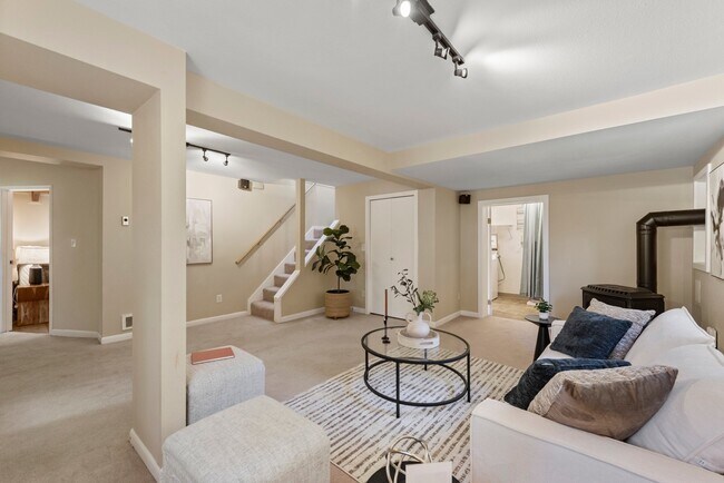 Photo - 510 N 138th St