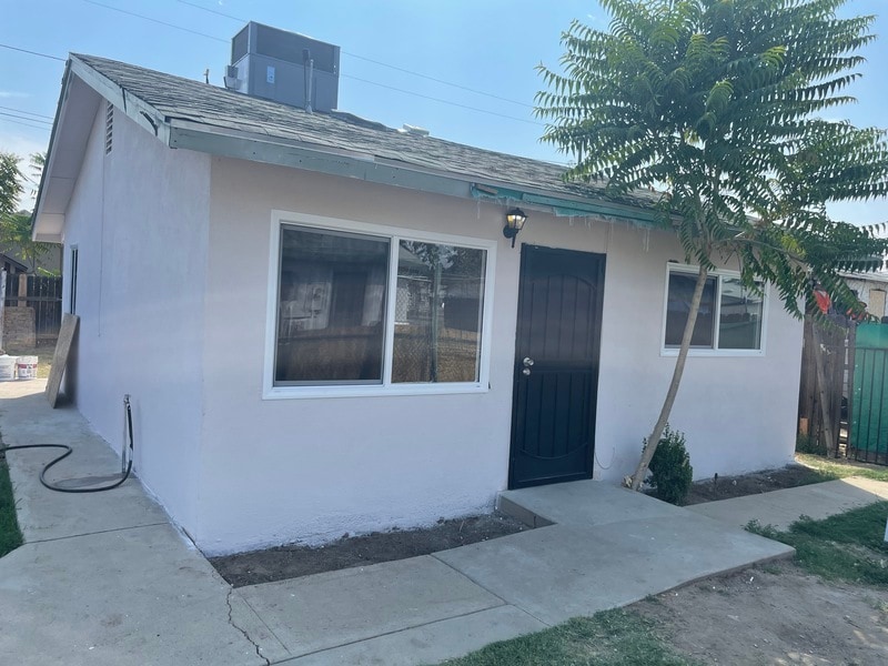 Photo - 704 Lilac St