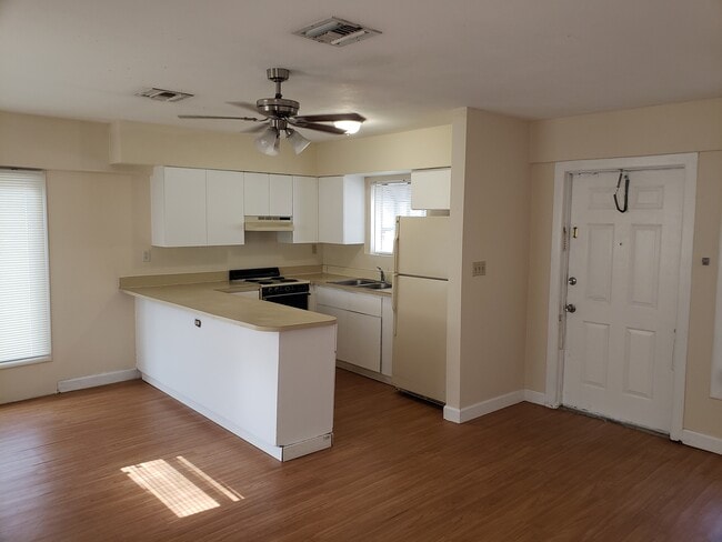 Photo - 1670 NE 56th St Unidad D