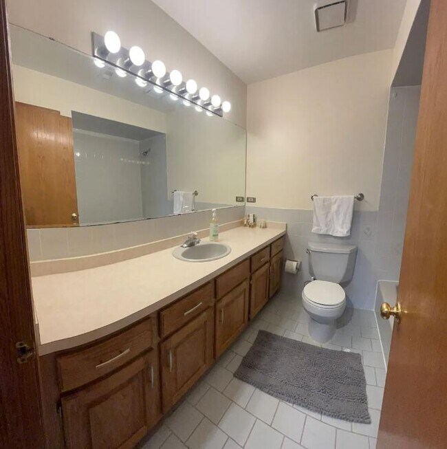 Photo - 8821 N Greenwood Ave Unidad 2