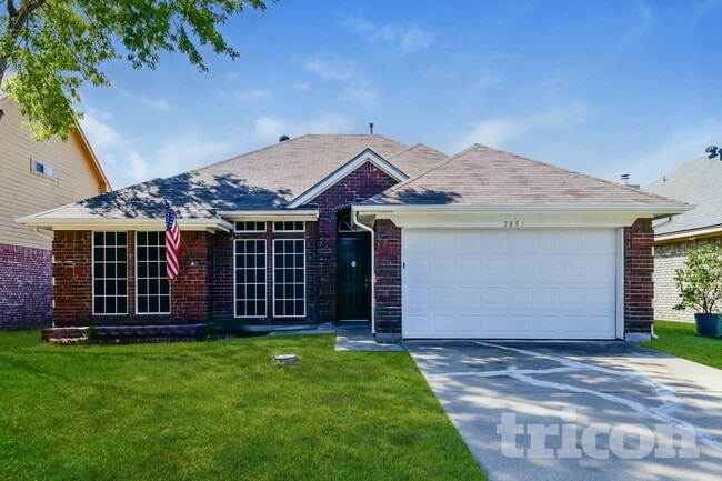 Building Photo - 2851 Linden Ln