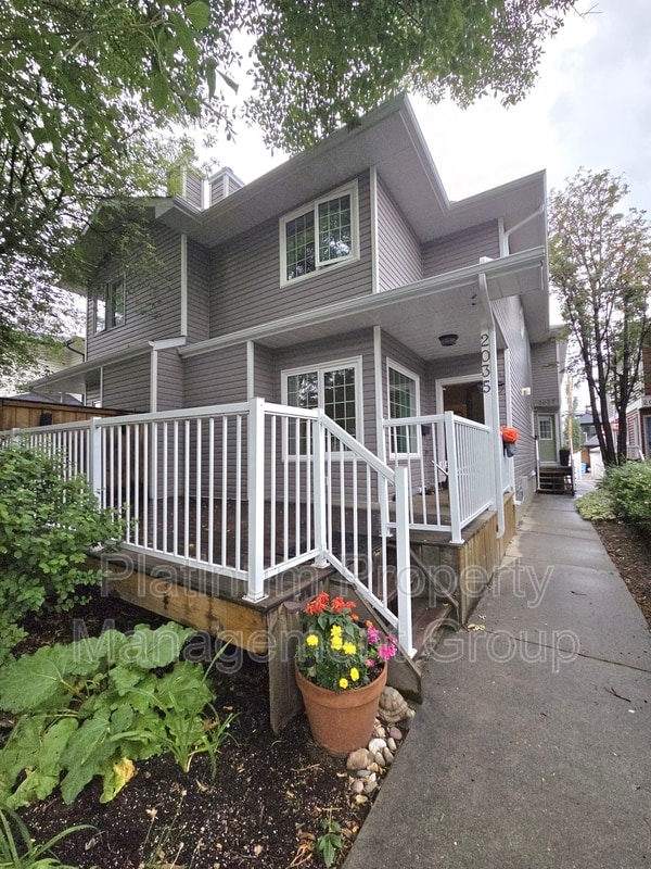 Photo - 2035-2032 2 Ave NW