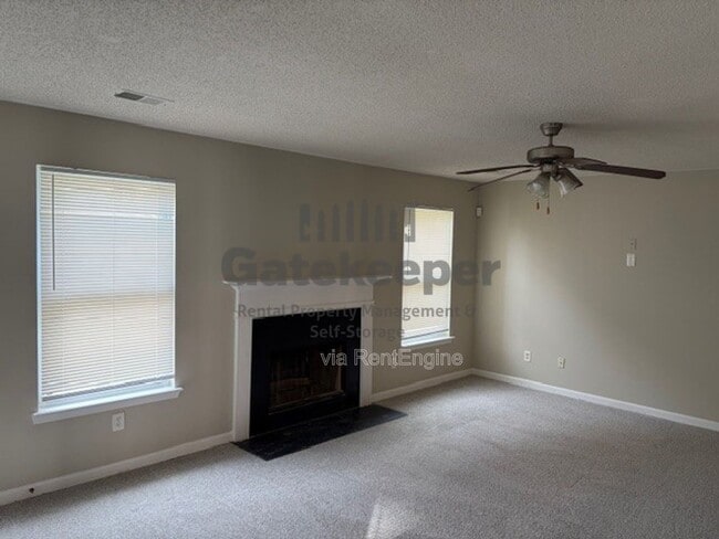 Photo - 8882 Seneca Rd