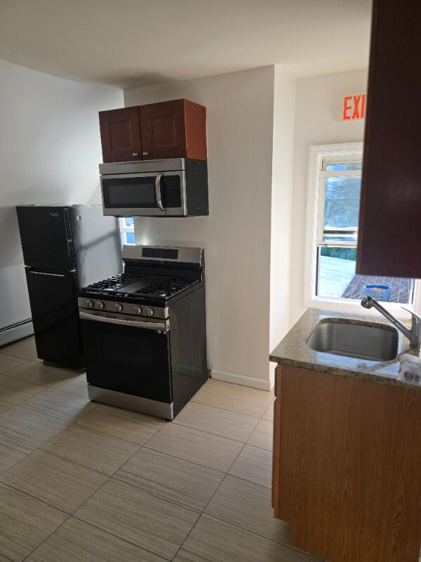Building Photo - 316 Summer Ave Unit 3rd Fl Rental