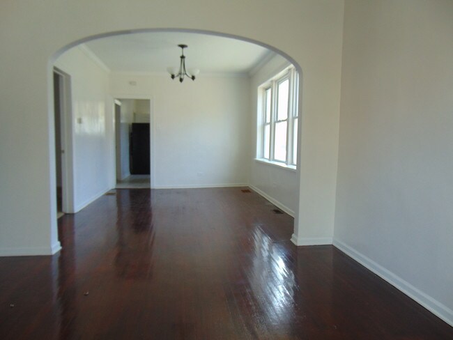 Photo - 1501 E 74th Pl Unidad 1