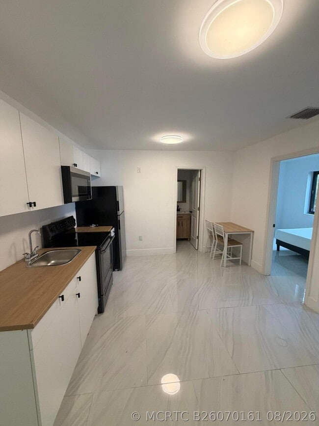 Building Photo - 8211 Biscayne Blvd Unit 2