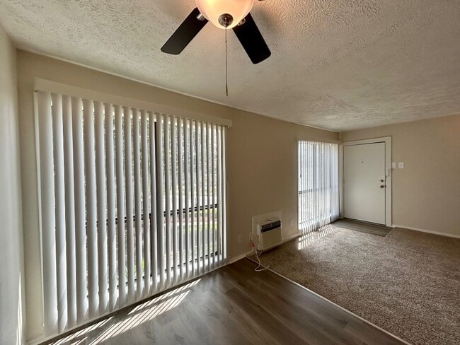 Photo - 3629 N MacGregor Way Unidad 4