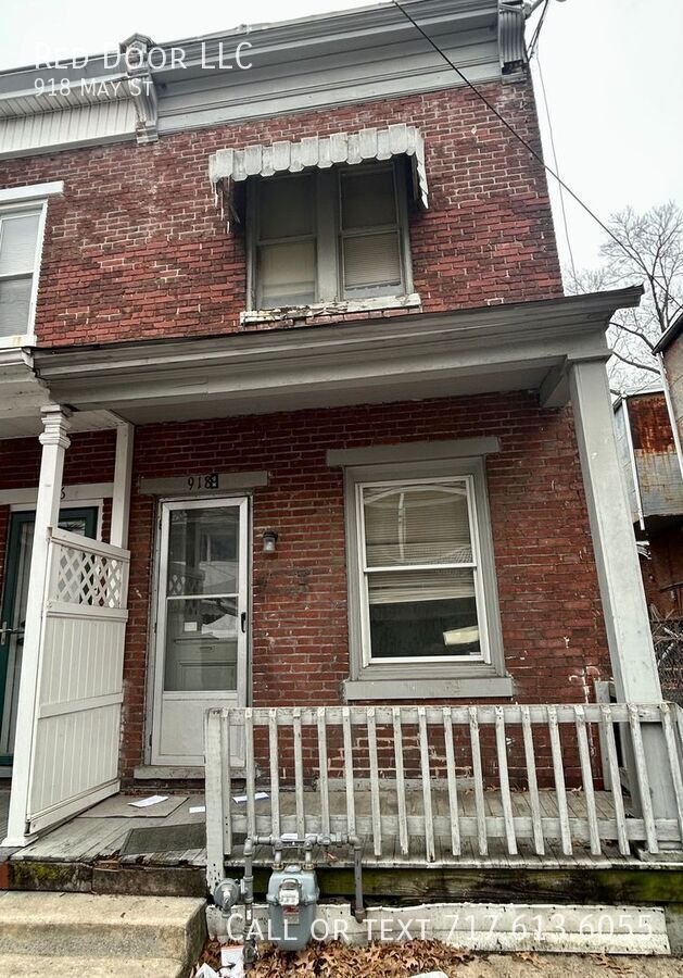 Building Photo - 918 May St