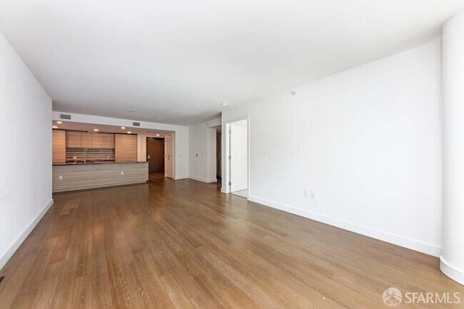 Photo - 708 Long Bridge St