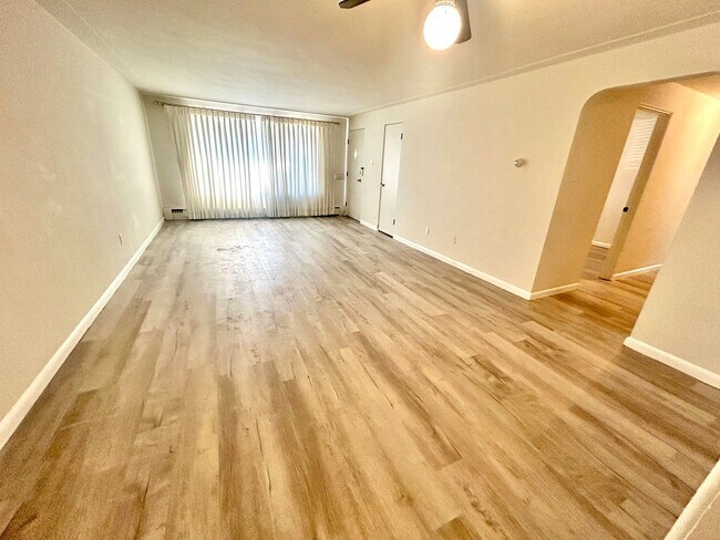 Photo - 4 Bedroom Ranch House - Prime Location Min...