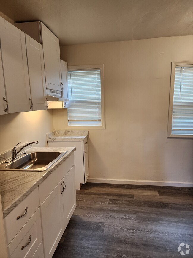 Building Photo - 818 E Rte 66 Unit E7 Rental