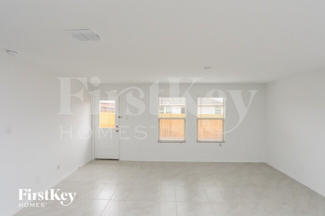 Photo - 1141 Crestview Dr