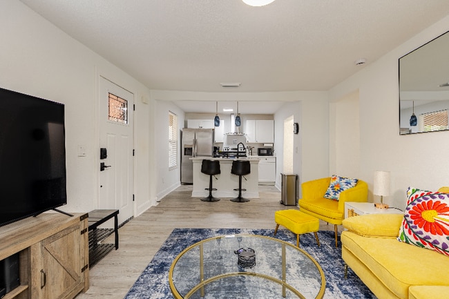 Photo - 721 New York St