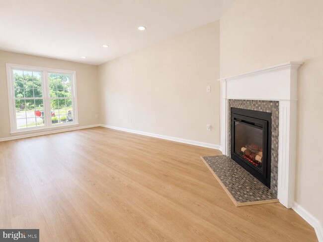 Photo - 1200 Bond St