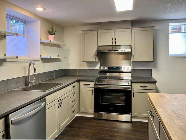 Photo - 4415 SE Hawthorne Blvd