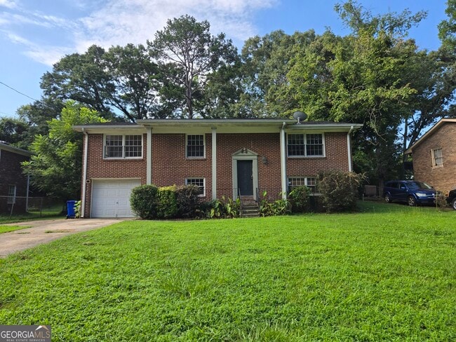 Photo - 1387 Town Country Dr SE