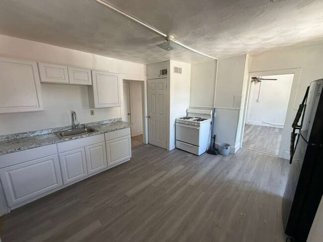 Building Photo - 18 Alderman St Unit 3