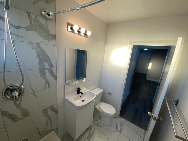 Photo - 32 Heathrow Dr