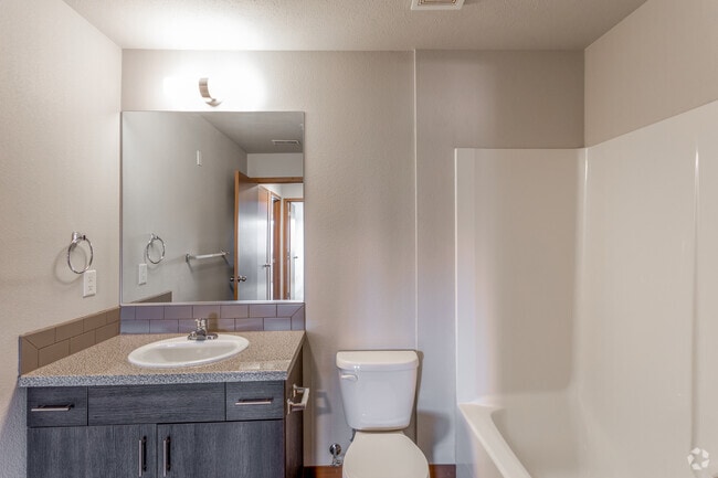 2BR, 1BA - 1,052 SF