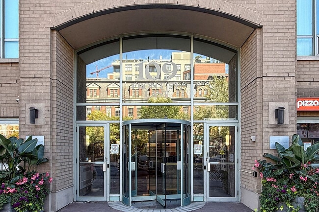 Building Photo - 109 Front St E