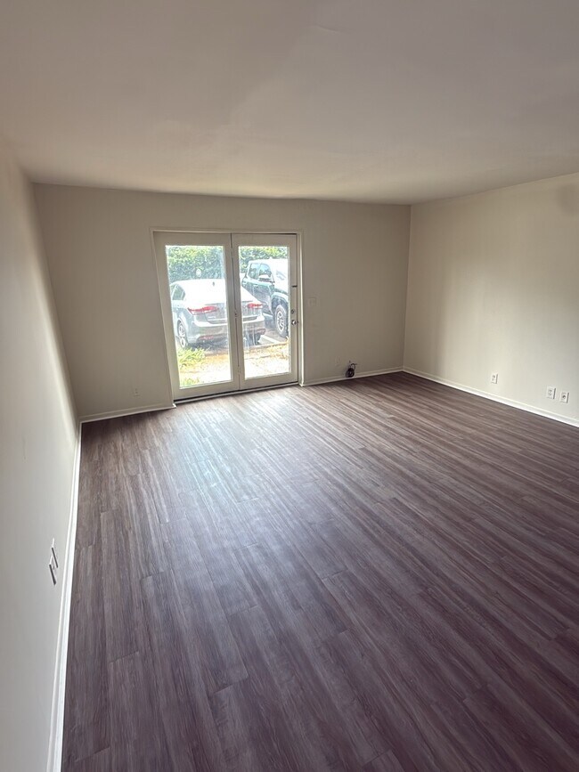 1083 Harold Dr