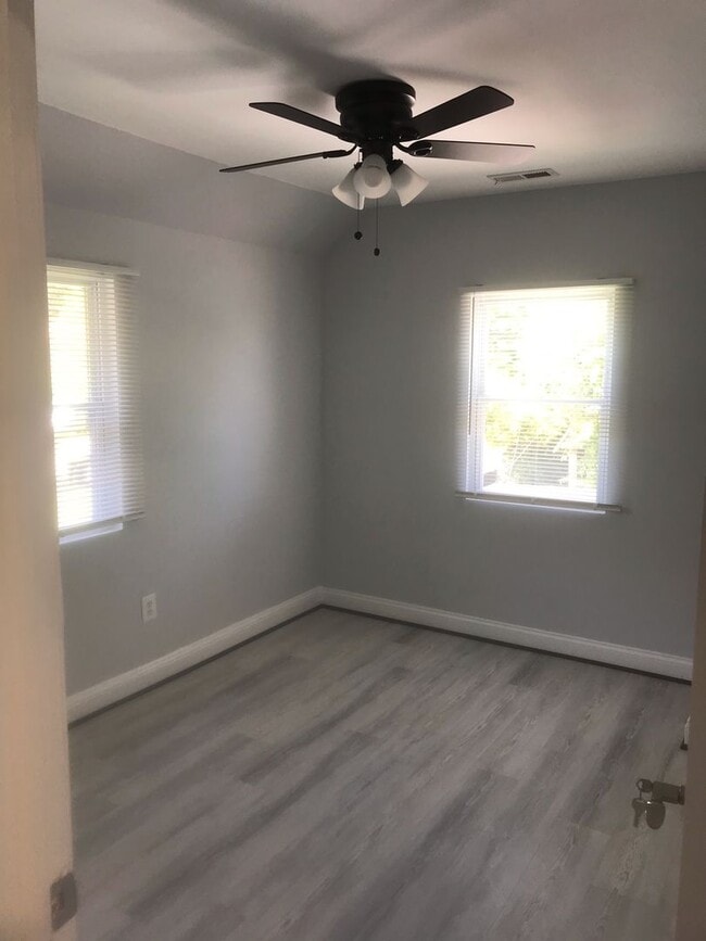 Photo - 928 Argonne Dr Unidad F Available $550