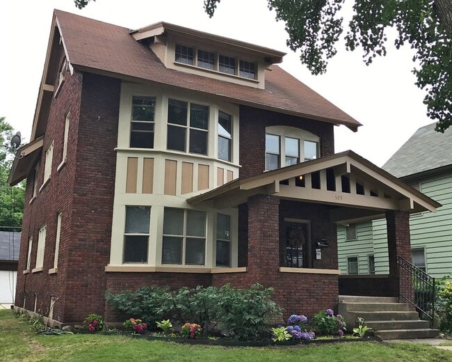 Photo - 533 Livingston Ave NE