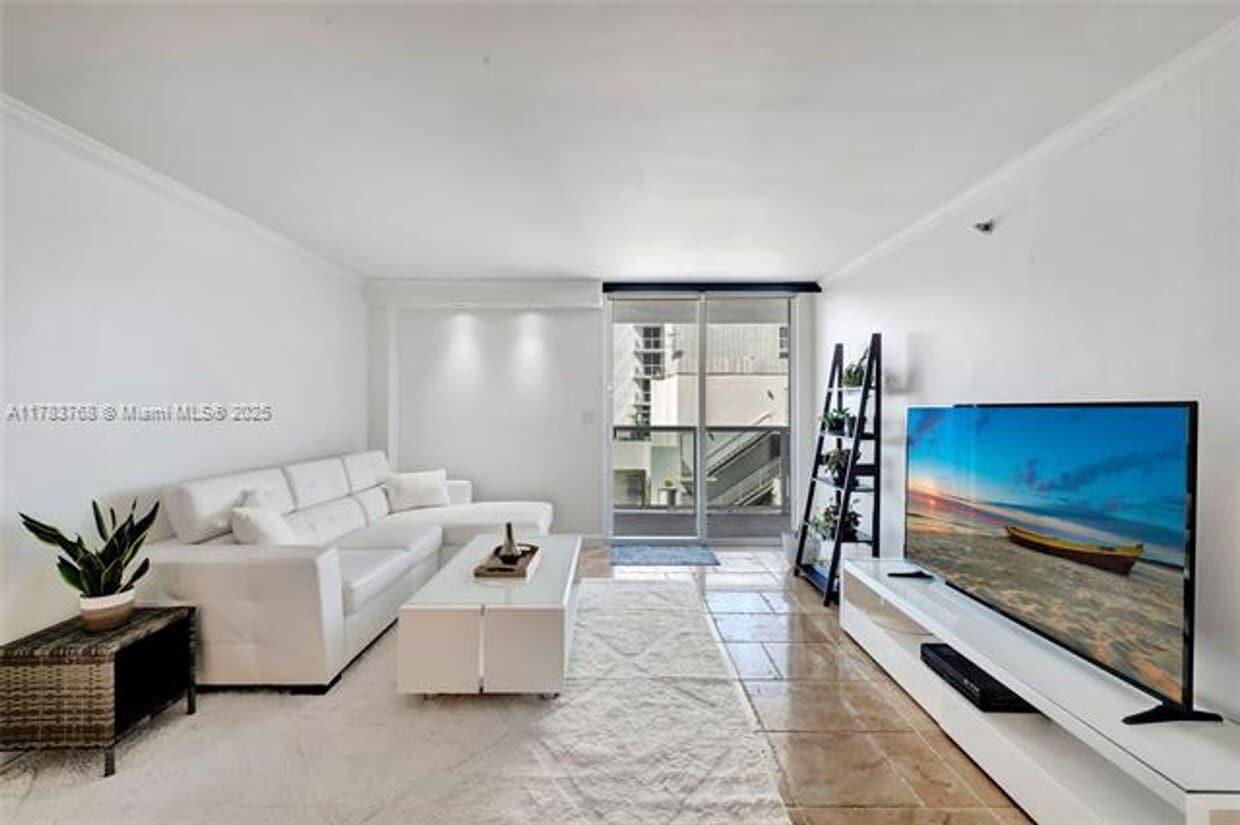 Photo - 2401 Collins Ave appt 1411 (A11783768)