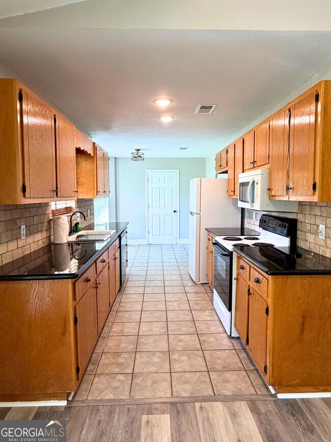 Photo - 102 Driftwood Ct