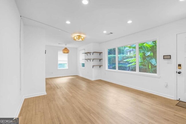 Photo - 844 Deckner Ave SW