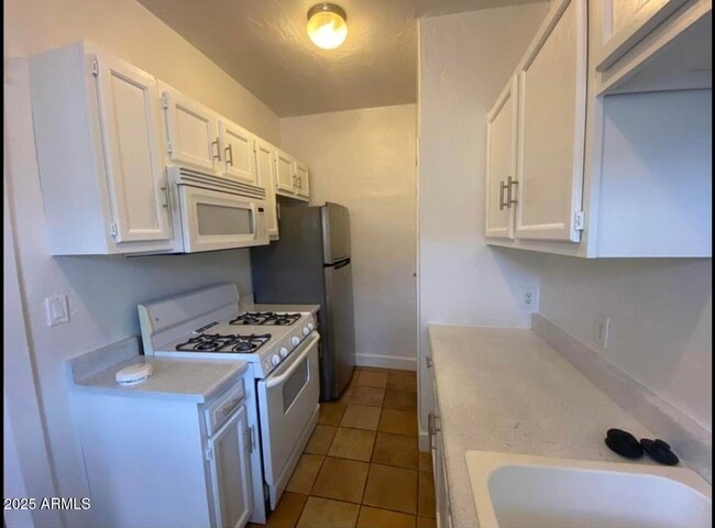 Photo - 2318 N Dayton St