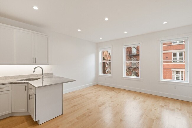 Photo - 344 Hanover St Unit 1
