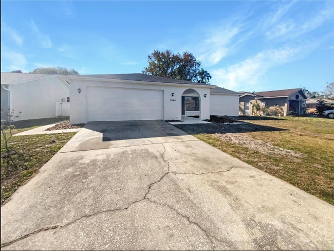 Building Photo - 7846 Cayuga Dr