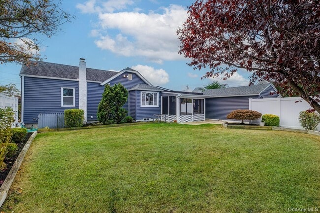 Photo - 2444 Bayview Ave