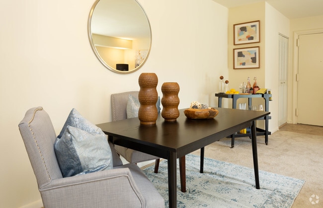 2BR, 1.5BA - 844 SF - Woodsdale Apartments