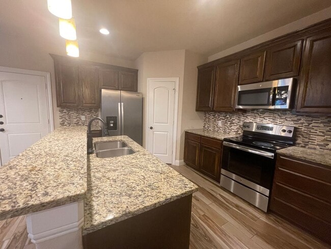 Photo - FREE RENT $$$ 3/2.5 Townhome w/ STUNNING O... Unit 7912 Branch Way