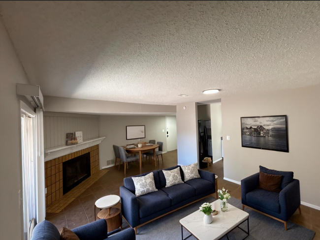 Building Photo - 1326 Holland Park Blvd Unit A Rental