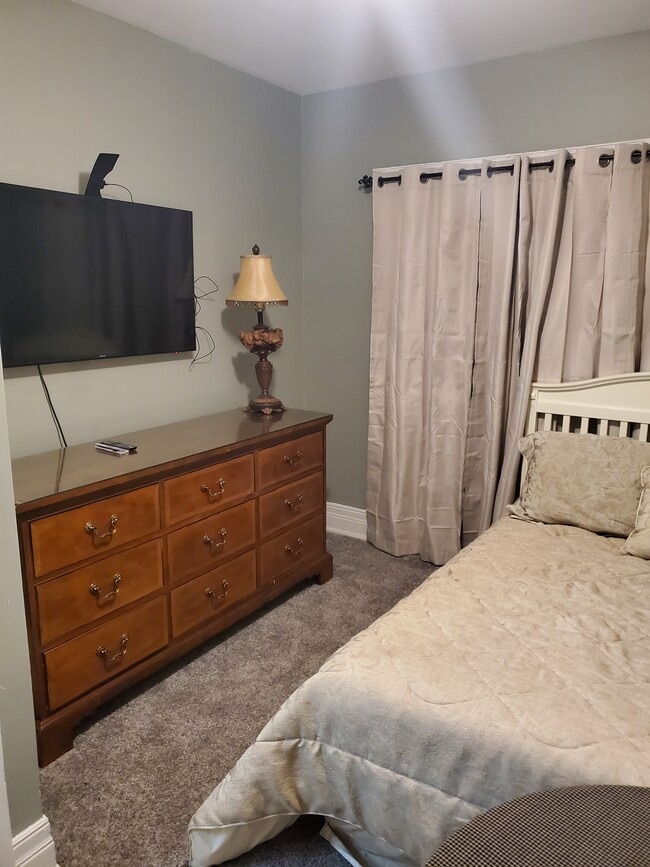 master bedroom - 11507 John R St