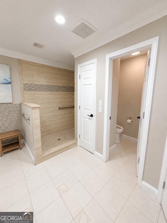 Photo - 616 Kings Way