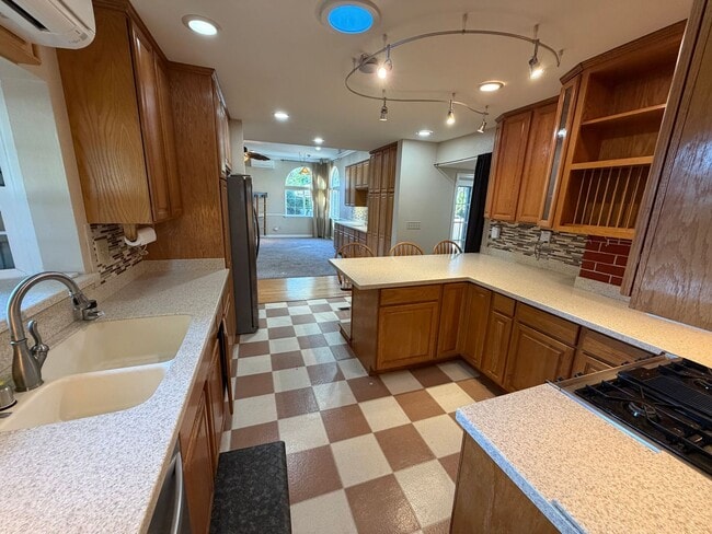 Photo - 4 Bed 3 Bath In West Alamo