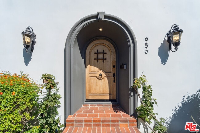 Photo - 956 S Longwood Ave