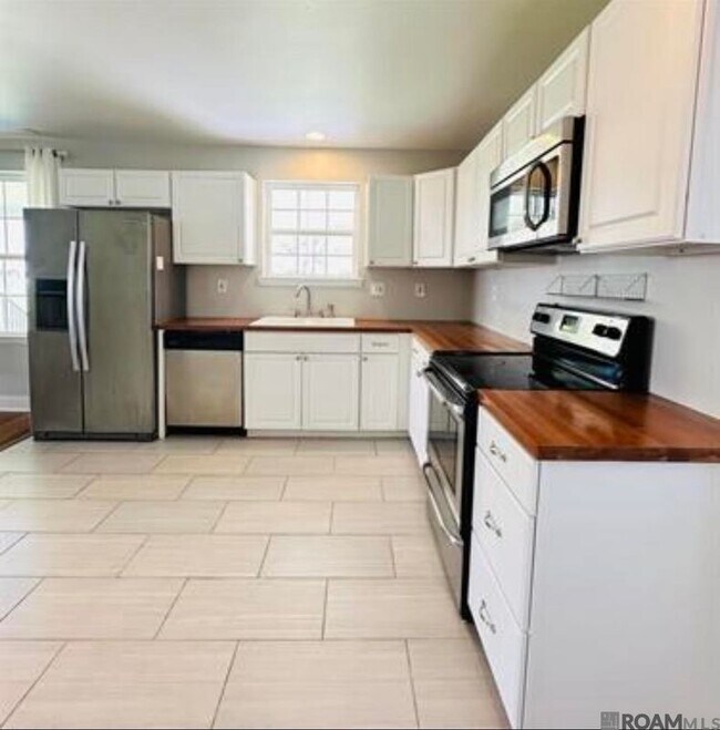 Photo - 376 Croydon Ave