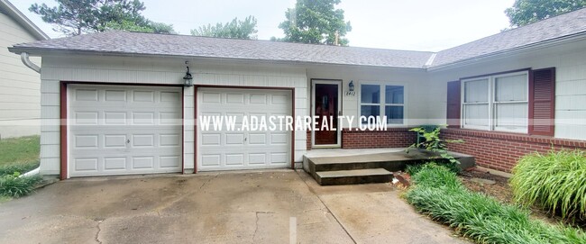 Very Nice North Overland Park Duplex-Avail... - Very Nice North Overland Park Duplex-Avail... House