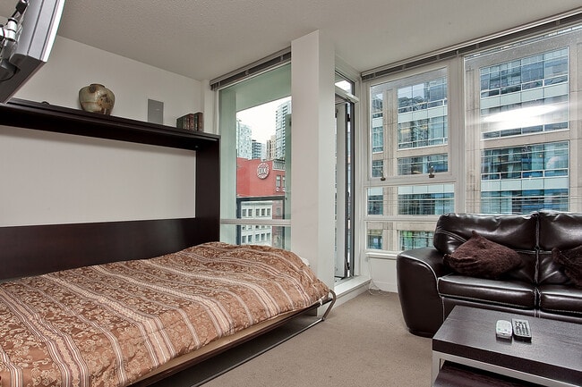 Building Photo - 928 Beatty St