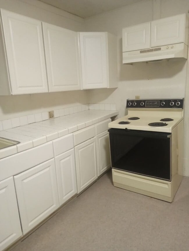 Photo - Act Fast - 2 Bedrooms Don't Last Long - Chanute KS