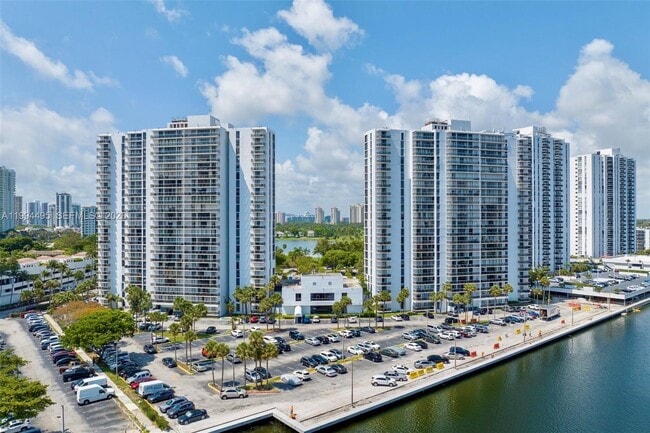 Photo - 3701 N Country Club Dr Unidad 1505