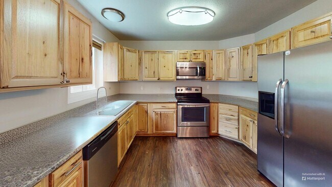 Photo - 3 Bedroom Home in North Pole with Garage!!