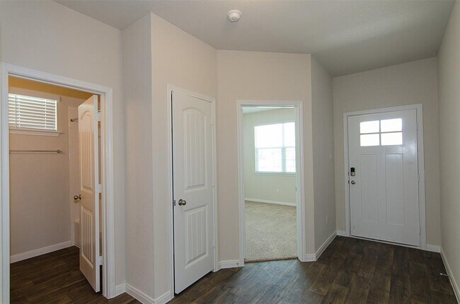 Photo - 117 Naset Dr