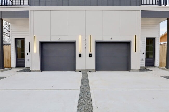 Photo - 421 E 41st St